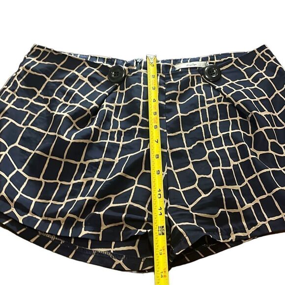 Papaya size 8 short - Picture 3 of 8